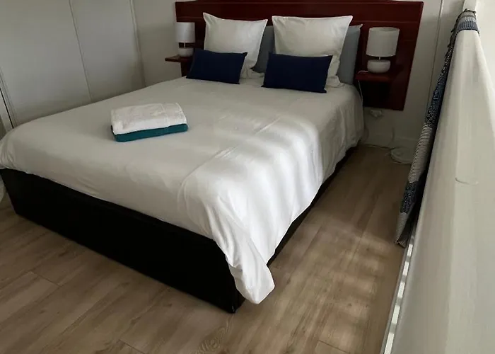 Cathy Duplex Plein Sud Vue Port Avec Piscine Interieure Chauffee